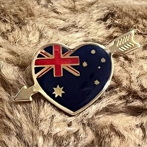 Australia Flag Heart Cupid's Arrow Lapel Pin / Brooch